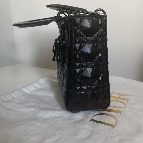 SMALL LADY DIOR MY ABCDIOR BAG
Black Cannage Calfskin with Diamond Motif - Picture 2 of 6